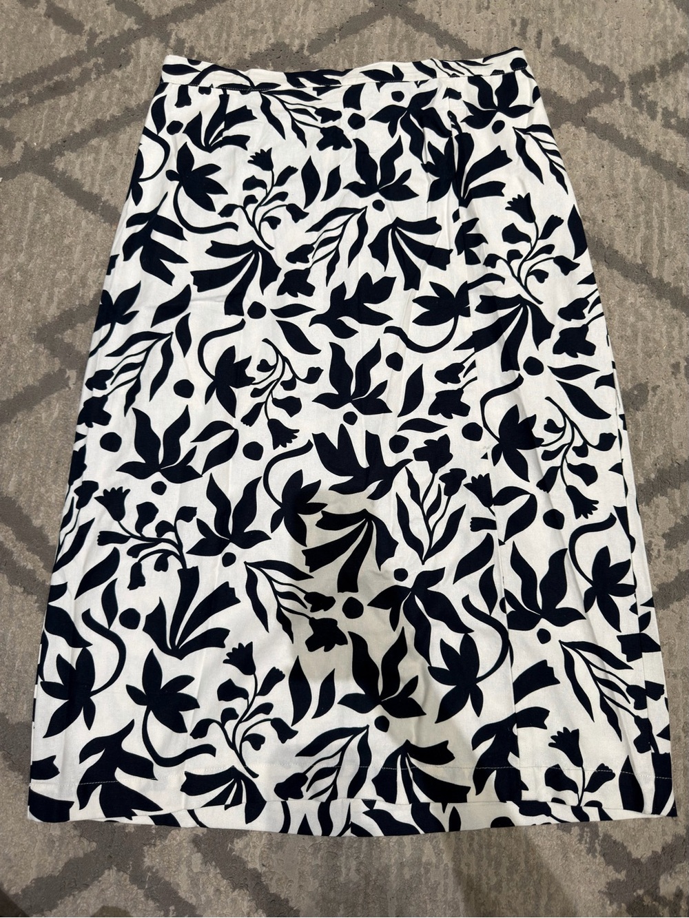 Time and Tru Black and White Floral Skirt